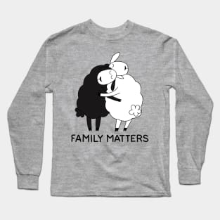 Black sheep and white sheep Long Sleeve T-Shirt